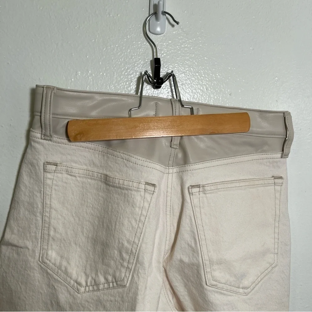 Abercrombie & Fitch Women's Size 27/4 The Dad Short High Rise White Faux Leather